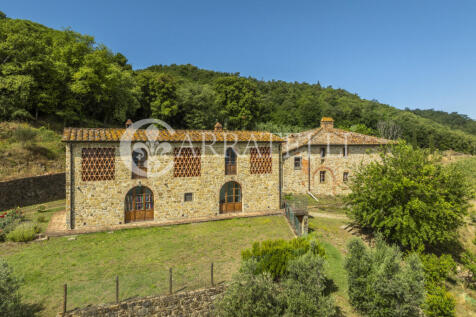 Arezzo casale in pie