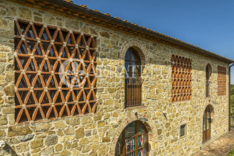 Arezzo casale in pie