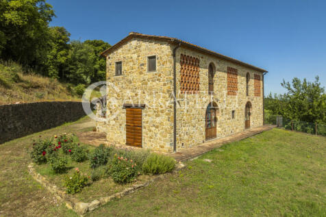 Arezzo casale in pie
