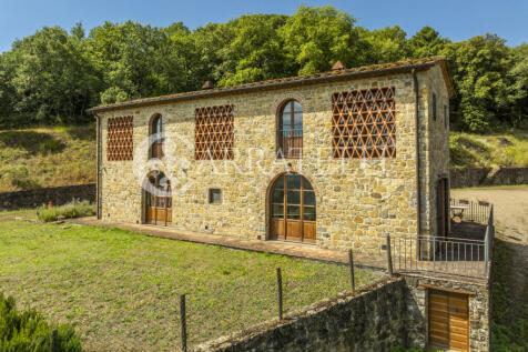 Arezzo casale in pie