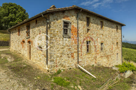Arezzo casale in pie
