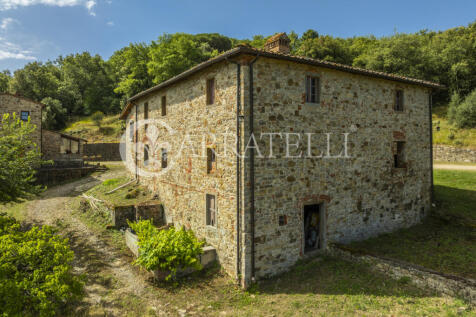 Arezzo casale in pie