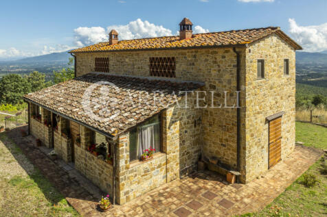 Arezzo casale in pie