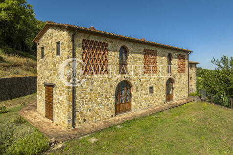 Arezzo casale in pie