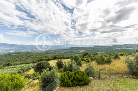 Arezzo casale in pie