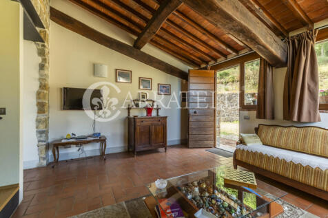 Arezzo casale in pie