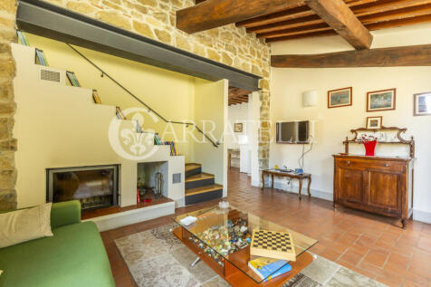 Arezzo casale in pie