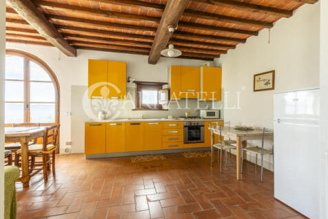 Arezzo casale in pie