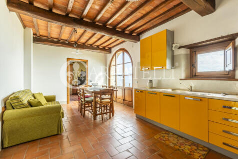 Arezzo casale in pie