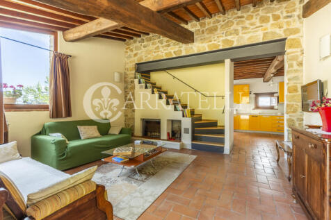 Arezzo casale in pie