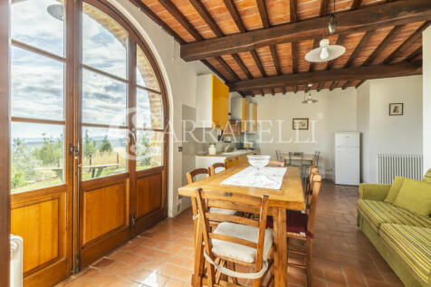 Arezzo casale in pie