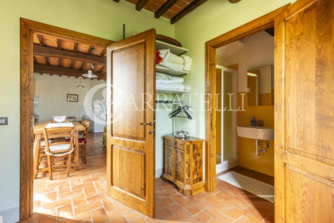 Arezzo casale in pie