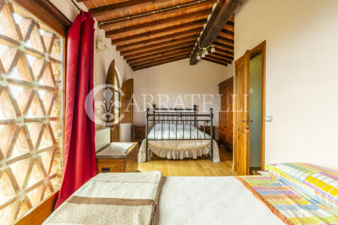 Arezzo casale in pie