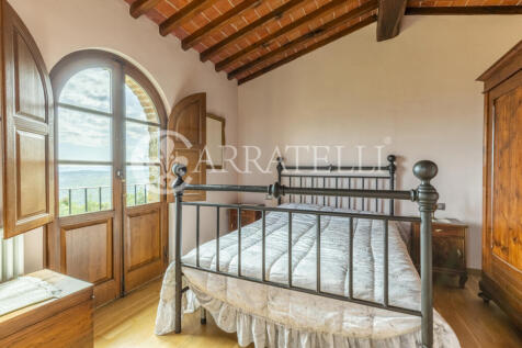 Arezzo casale in pie