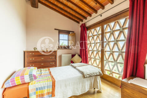 Arezzo casale in pie
