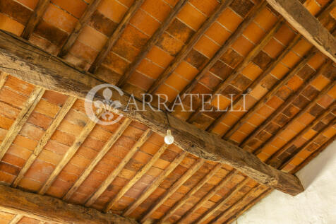 Arezzo casale in pie