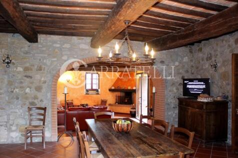 Casale in pietra con