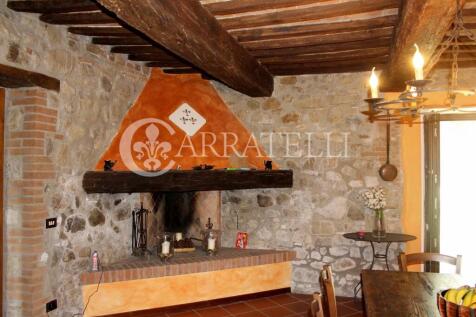Casale in pietra con