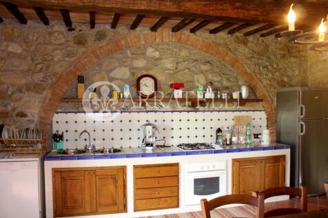 Casale in pietra con