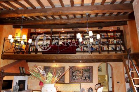 Casale in pietra con