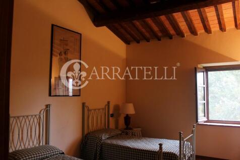 Casale in pietra con