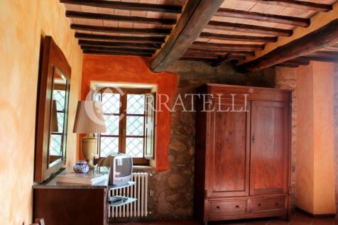 Casale in pietra con
