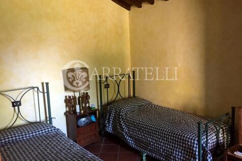 Casale in pietra con