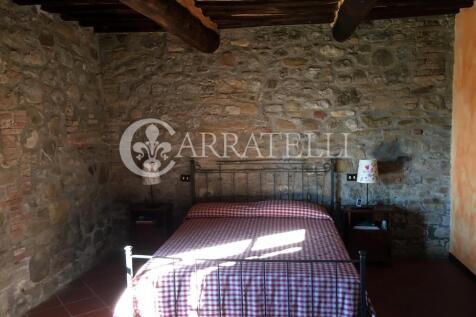 Casale in pietra con