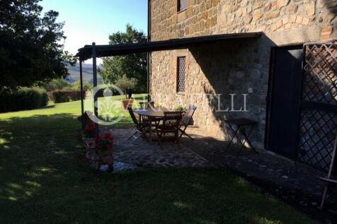 Casale in pietra con
