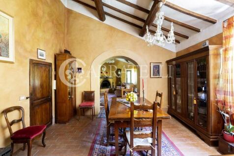 Casale sulle colline