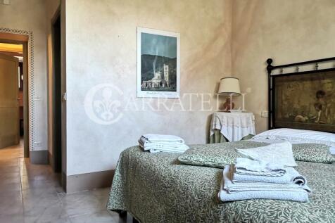 Casale sulle colline