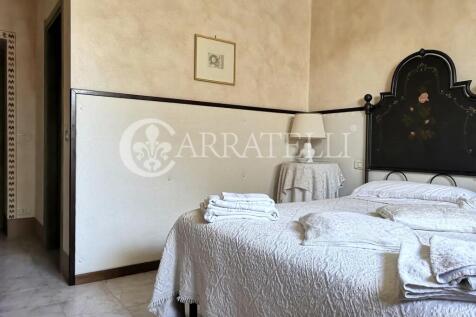 Casale sulle colline
