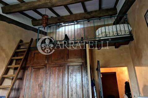 Casale sulle colline