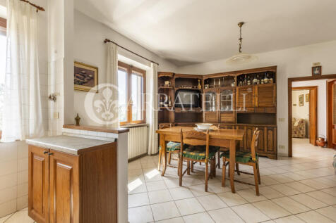 Casale con annessi i