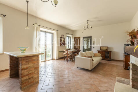 Casale con annessi i