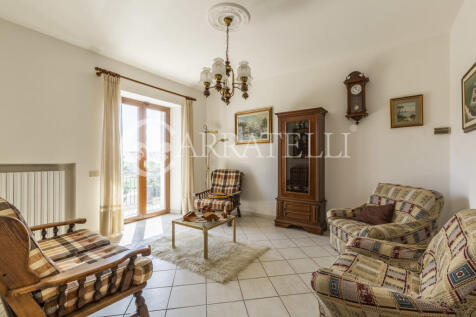 Casale con annessi i