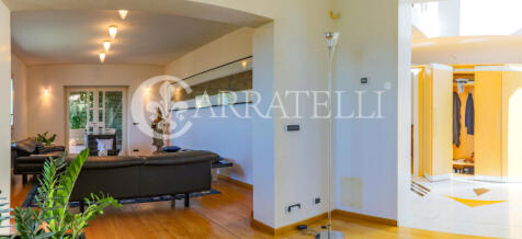 Moderna villa con pi