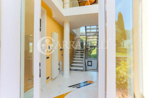 Moderna villa con pi