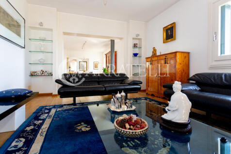 Moderna villa con pi
