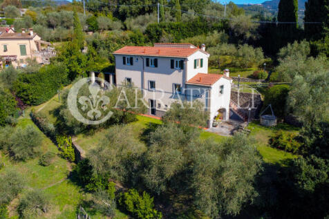 Moderna villa con pi