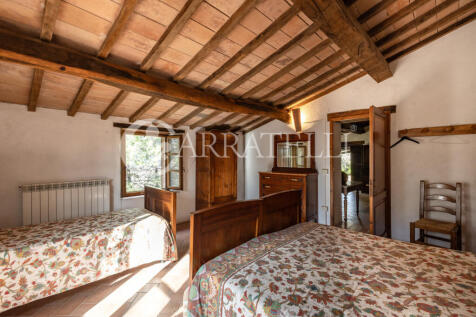 Casale in pietra con