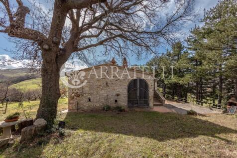 Casale in pietra con