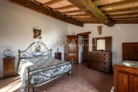 Casale in pietra con