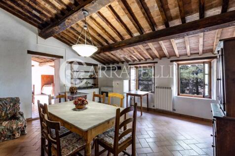 Casale in pietra con