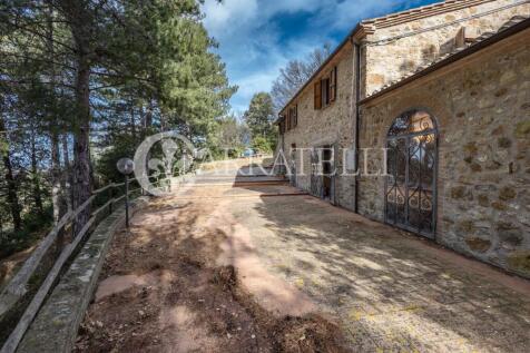 Casale in pietra con
