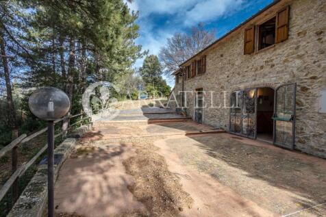 Casale in pietra con