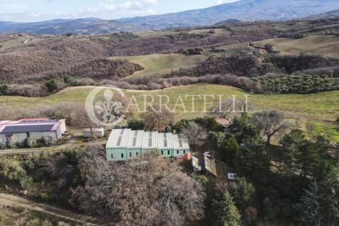 Casale in pietra con