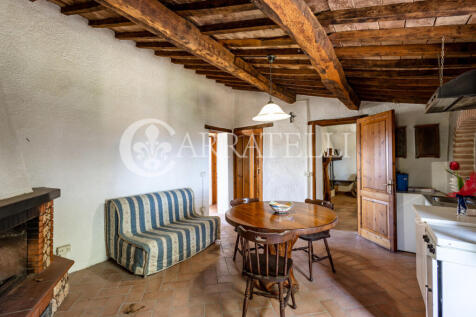 Casale in pietra con