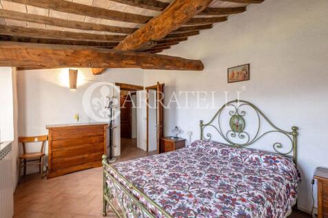 Casale in pietra con