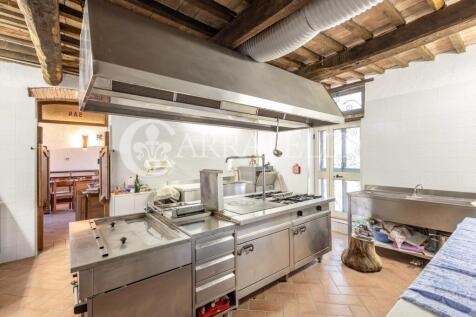 Casale in pietra con